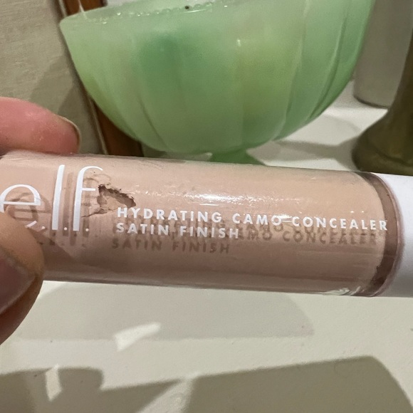 ELF Hydrating Camo Concealer Satin Finish Fair Beige - Picture 2 of 3